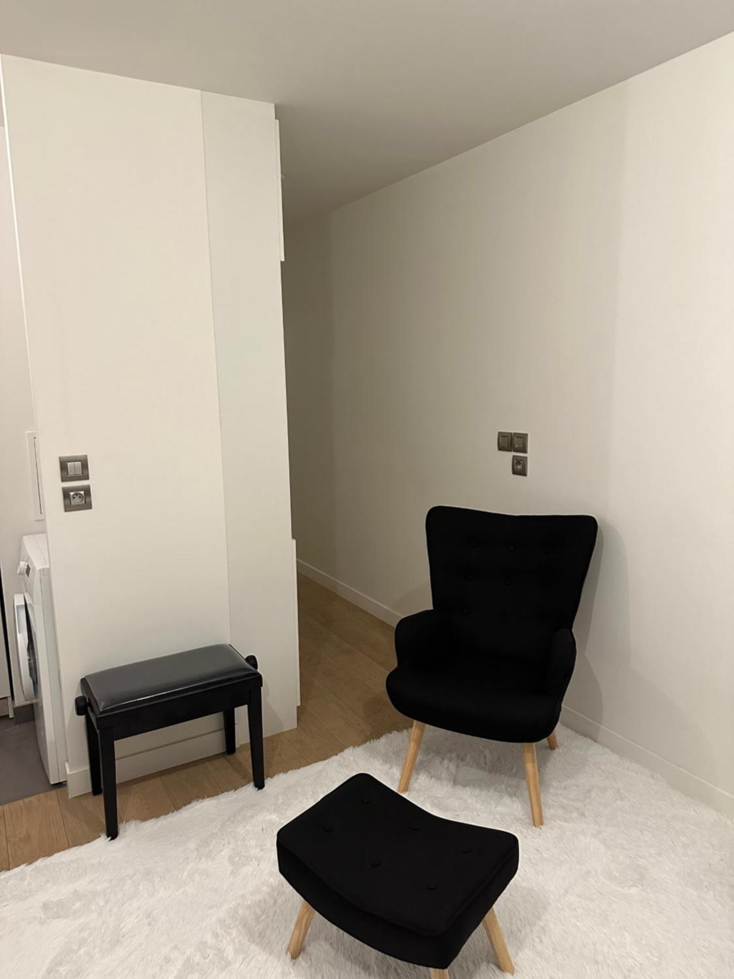 New Upscale 1 Bedroom Appartamento