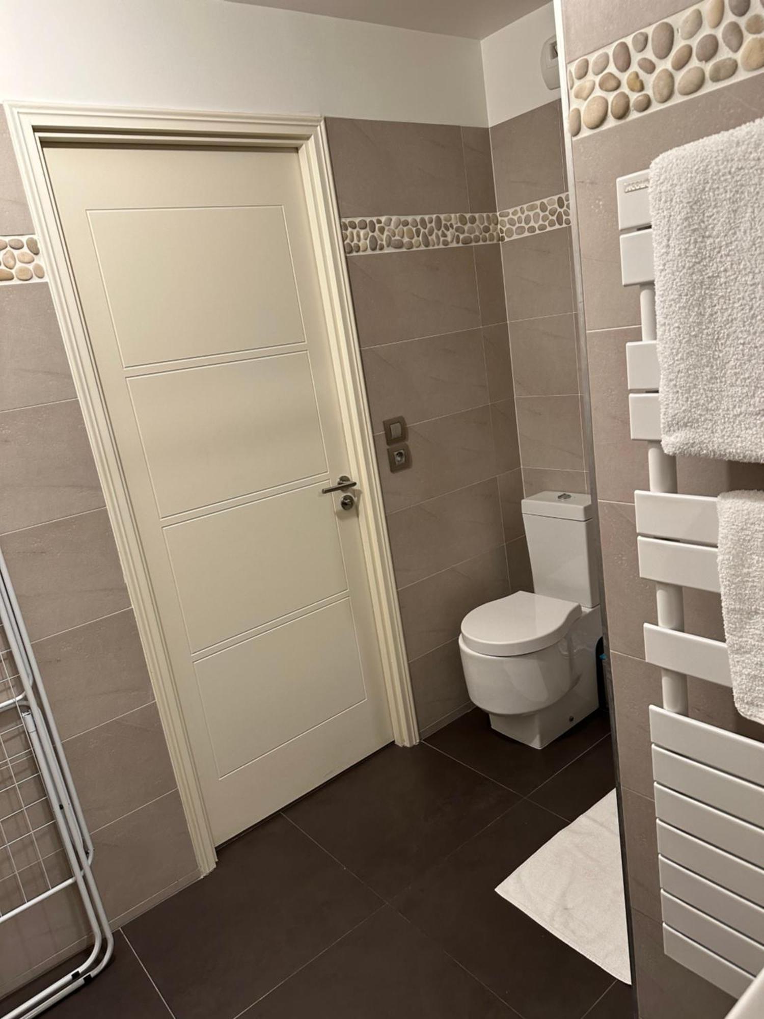 Appartamento New Upscale 1 Bedroom Parigi