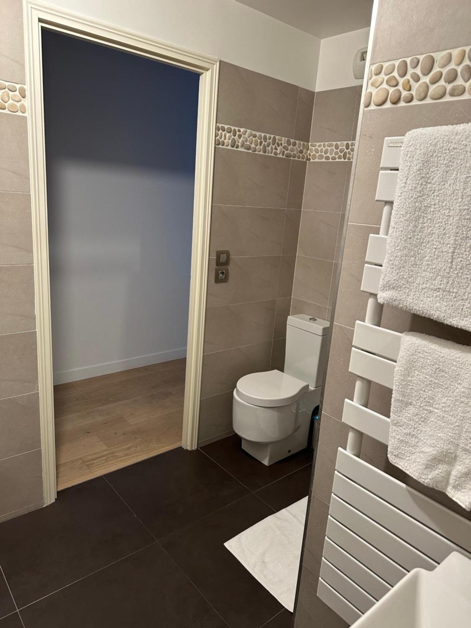 New Upscale 1 Bedroom Parigi